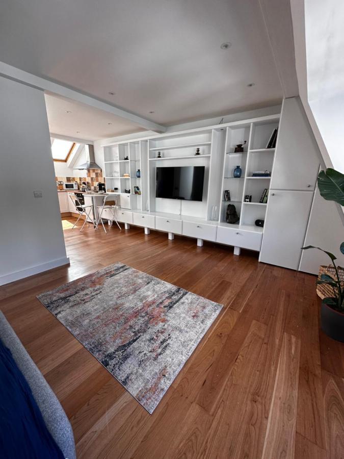 Studio Flat In The Heart Of Hampstead, Лондон Екстериор снимка