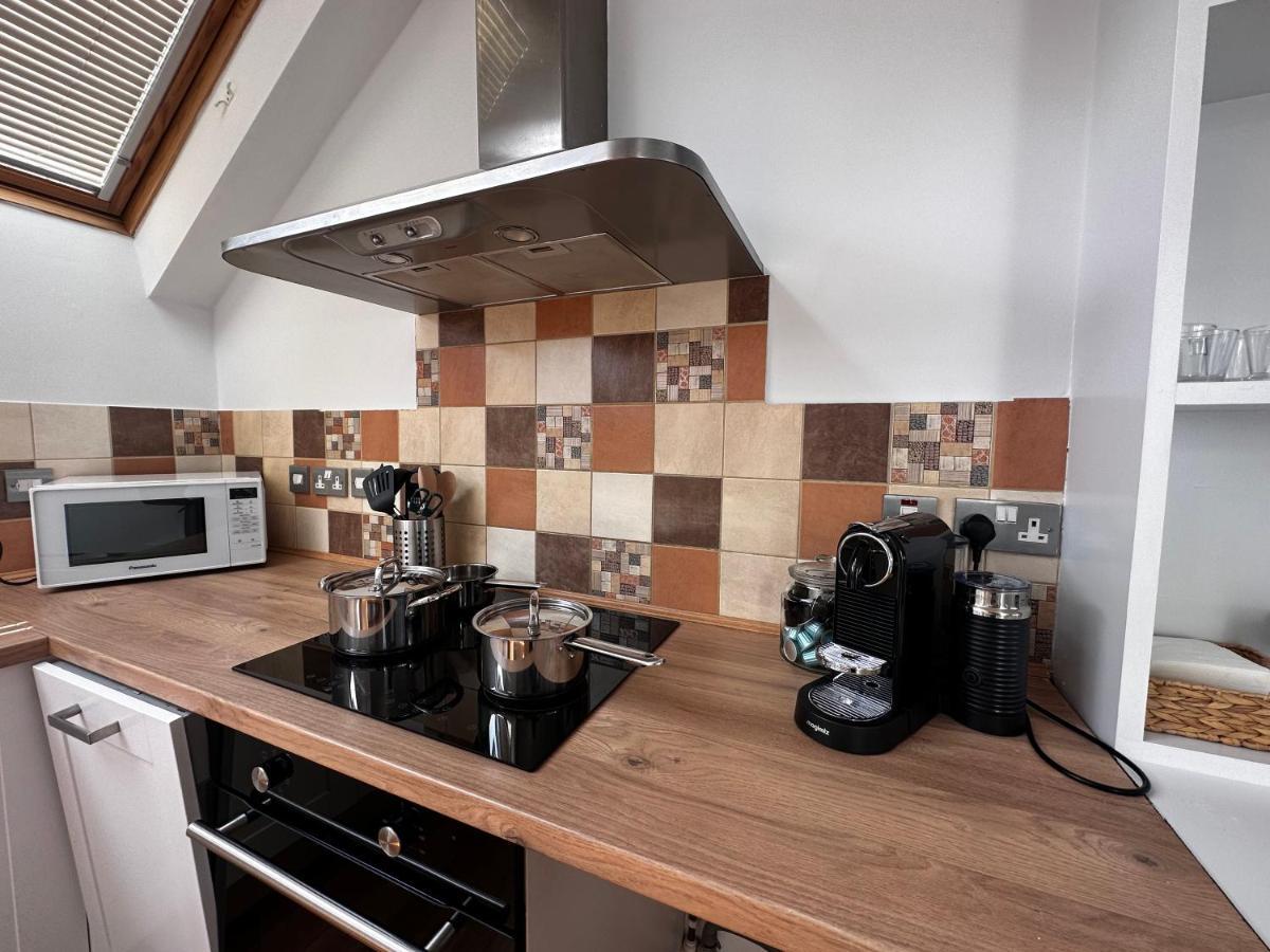 Studio Flat In The Heart Of Hampstead, Лондон Екстериор снимка